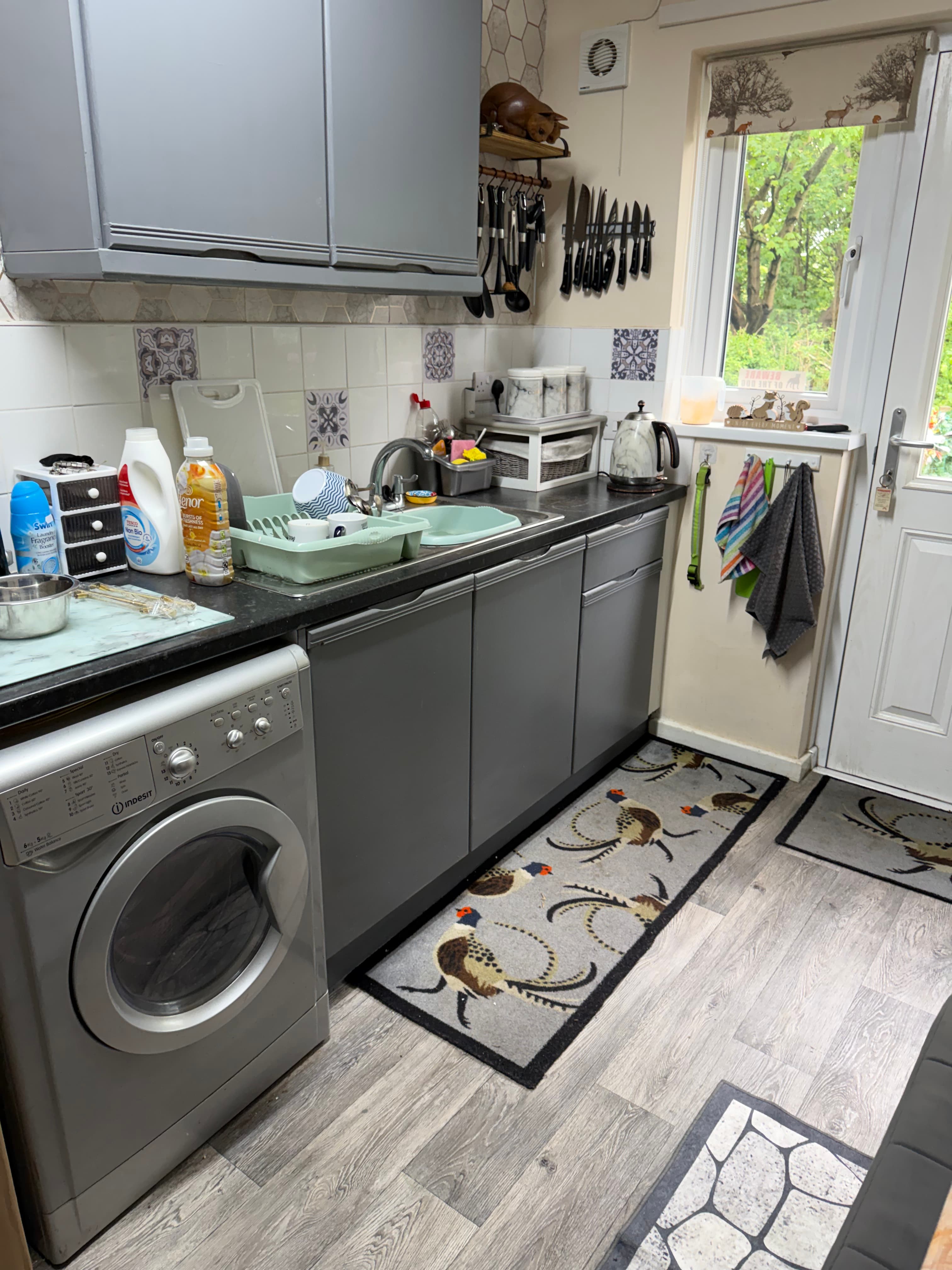 Sheffield kitchen before vinyl wrapping